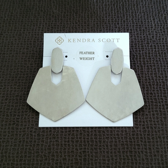 Kendra Scott "Finch" Drop Earrings in Rhodium🤍 - Picture 12 of 16